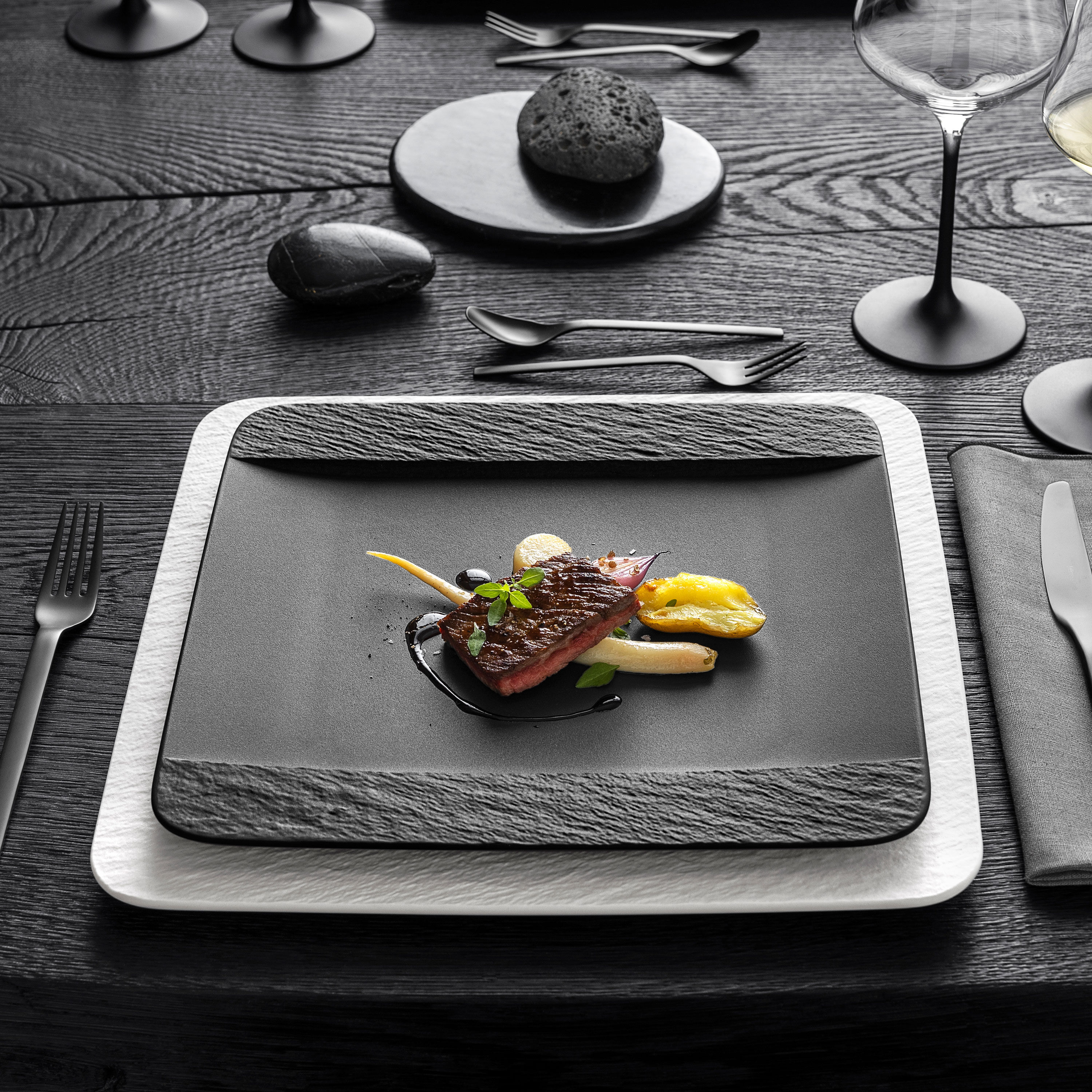 Manufacture Dinner plate Black, 11'' x 11'', Premium Porcelain