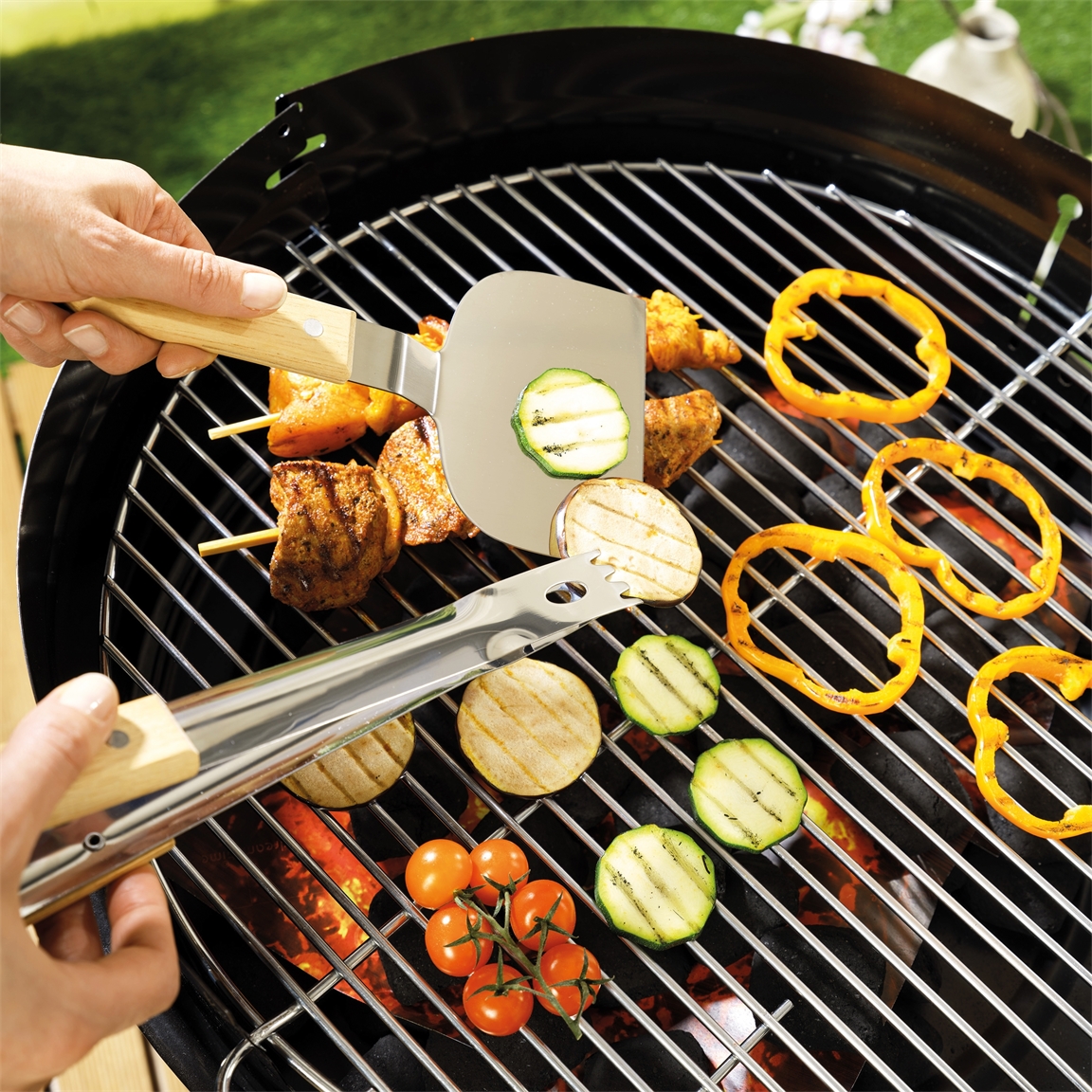 Spatule ou pince à barbecue