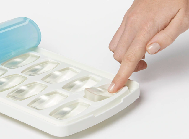 OXO Good Grips Eiswürfelform auslaufsicher, mit Deckel, Silikon
