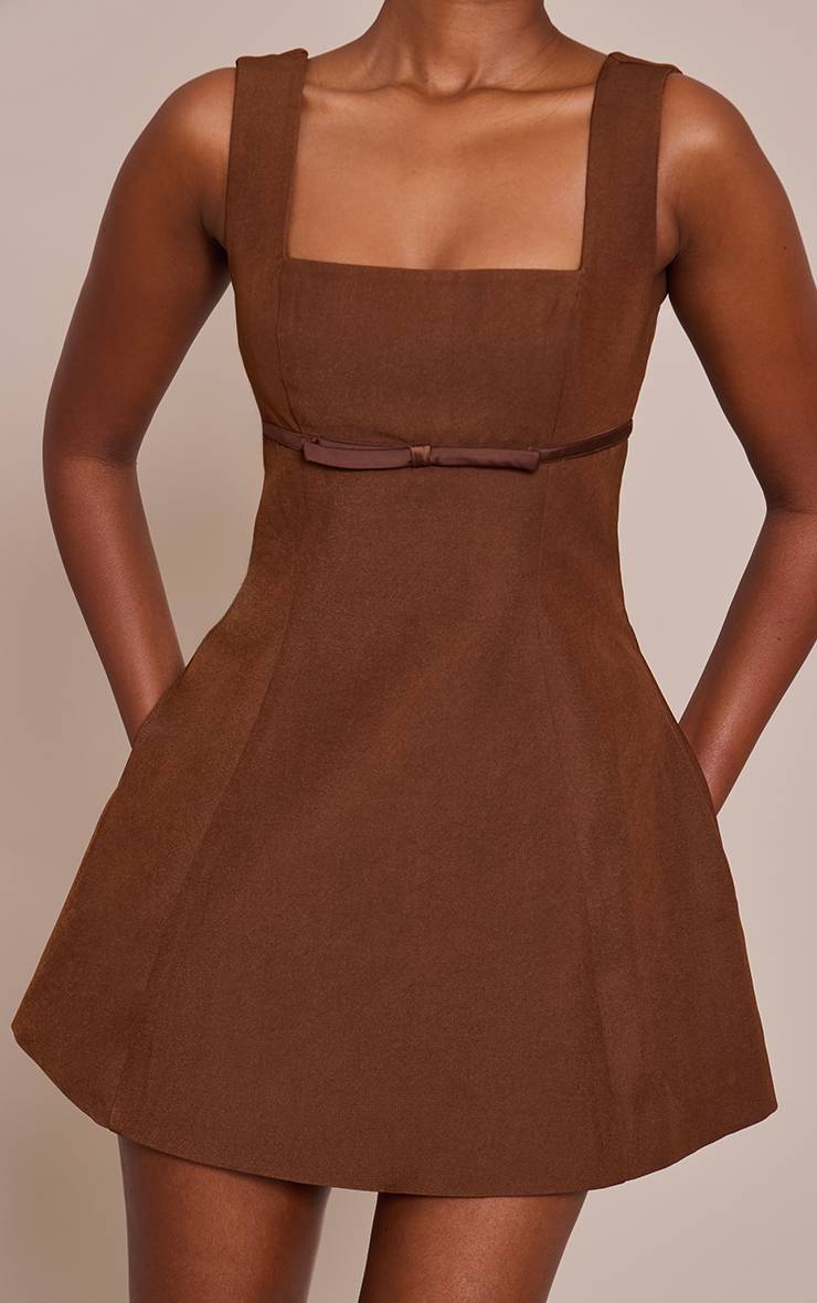 Chocolat Robe Droite Premium En Tissu Tissé Avec Détail Ceinture