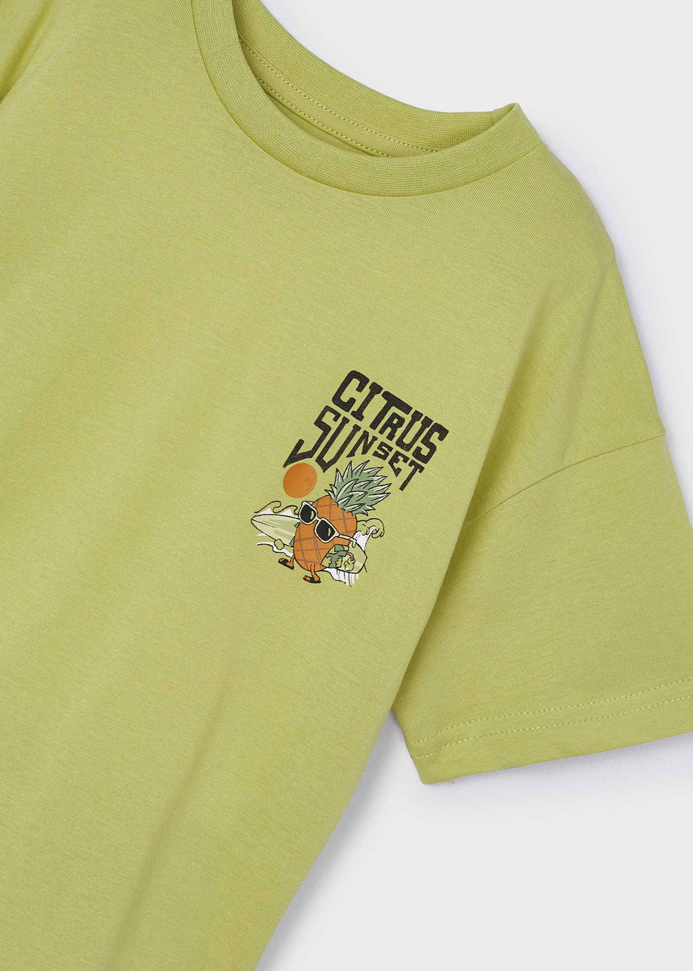 Camiseta infantil Better Cotton com estampa nas costas