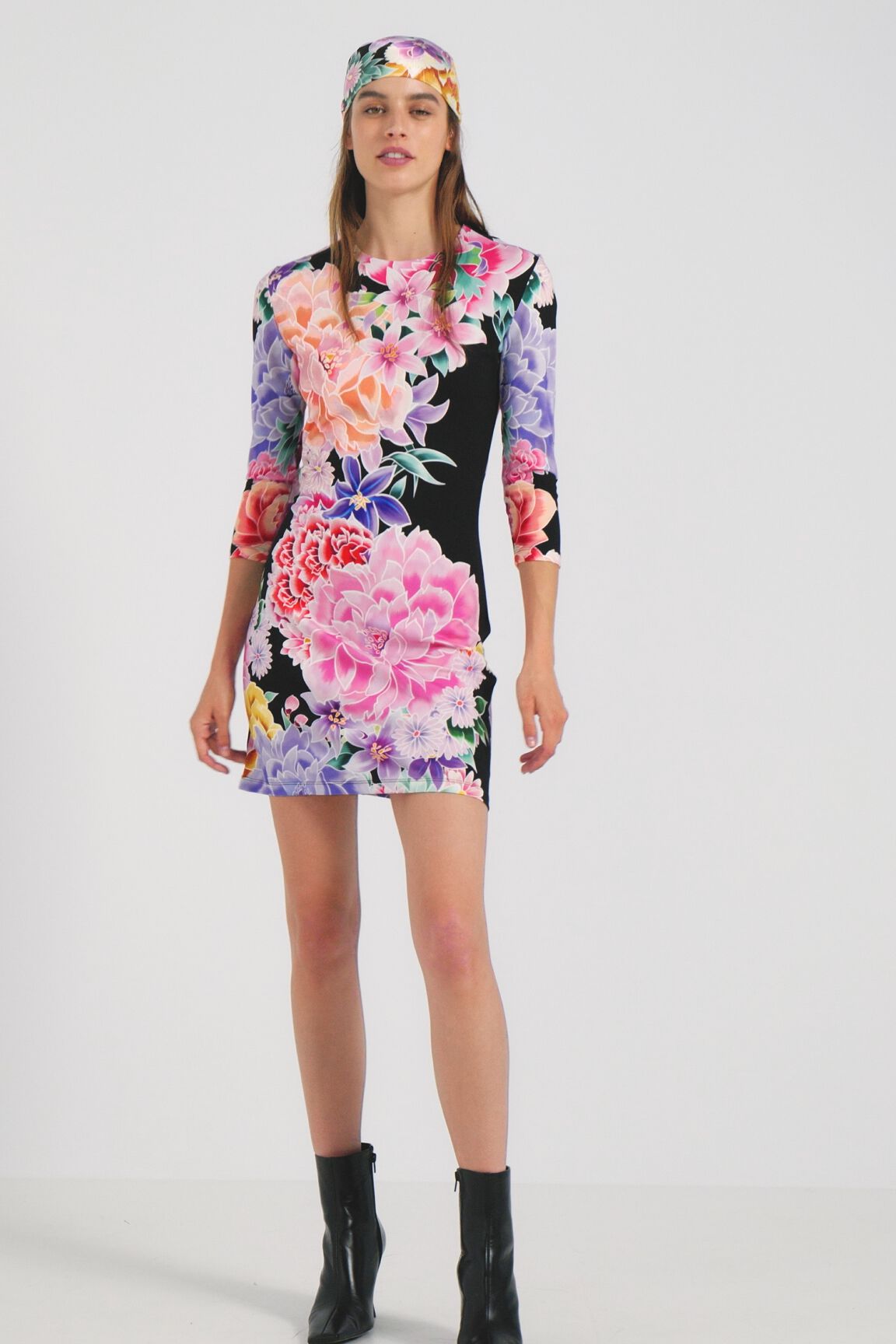 Robe courte et ajustée à fleurs