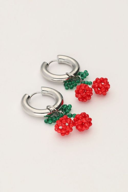 Oorringen met rode kralen cherry