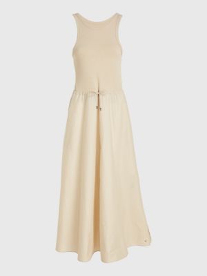 Vestido sem mangas com cordão ajustável e modelagem evasê