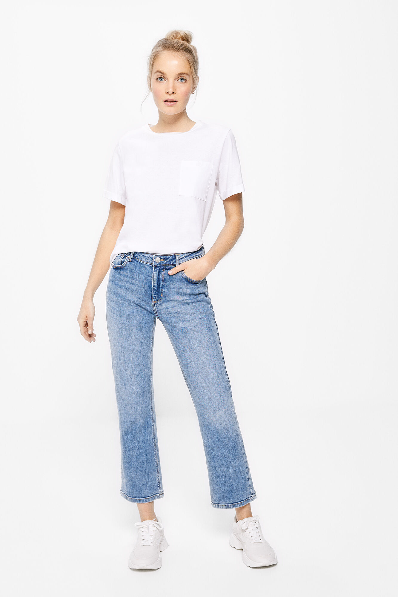 Calça jeans flare com lavagem sustentável - azul médio