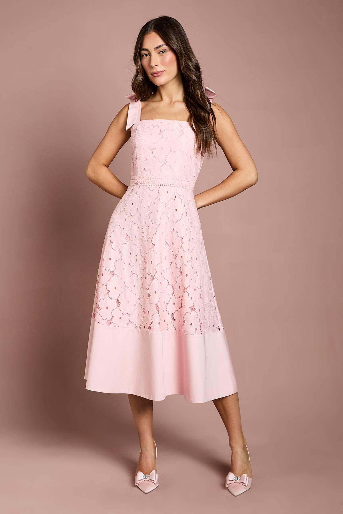 Coast Robe Midi En Dentelle Florale Avec Nœuds Aux Épaules