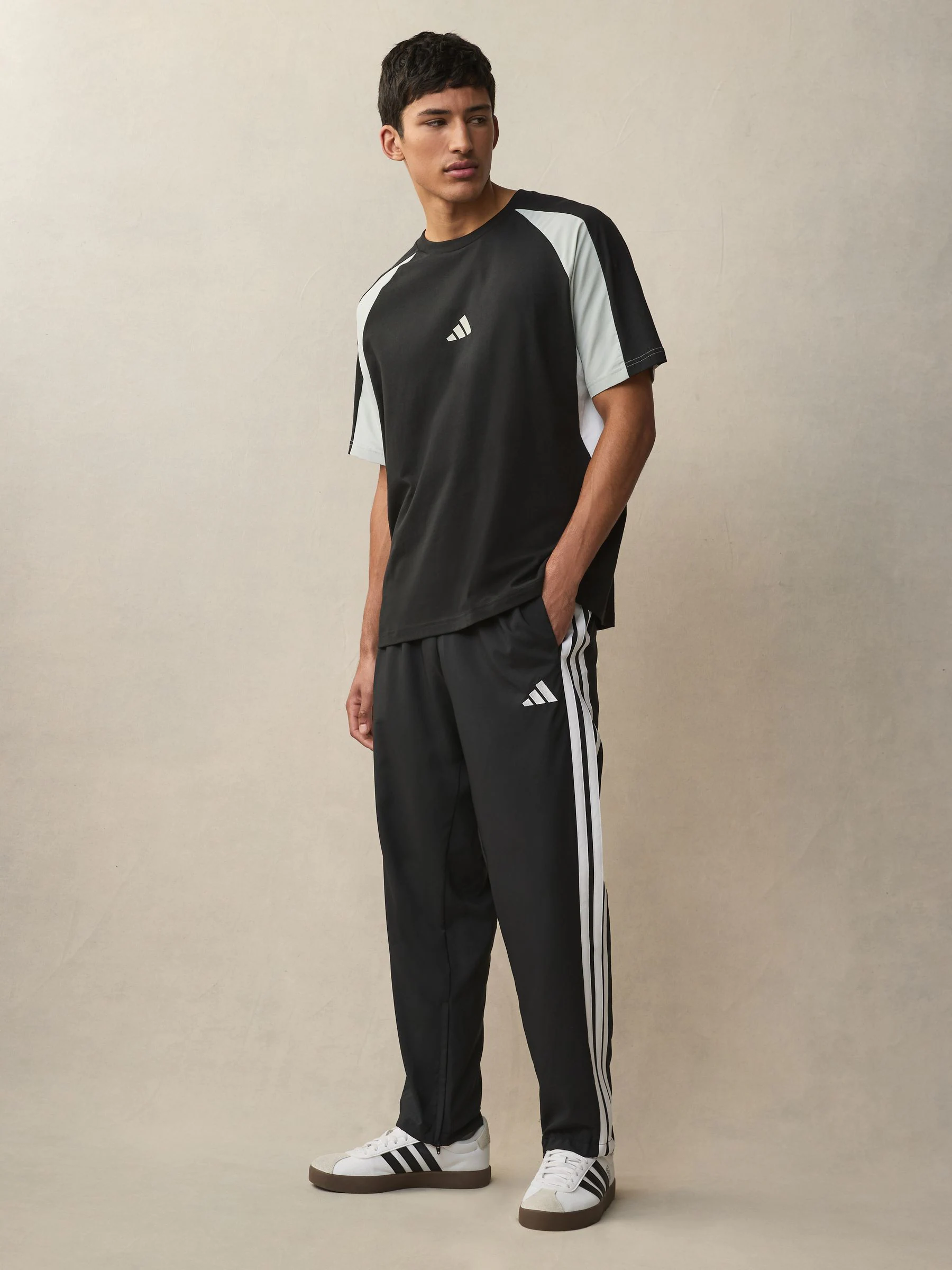 Zwart - adidas Essentials 3-Strepen Stanford joggingbroek met open zoom