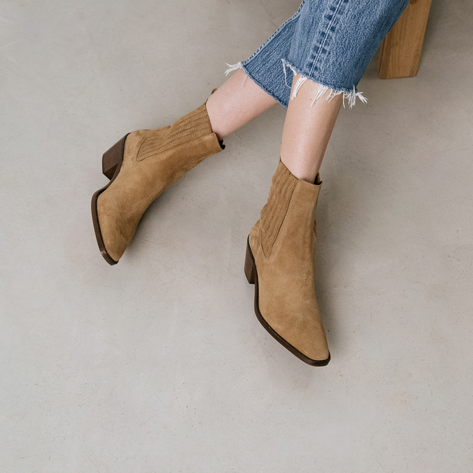 Bottines à talons et fronces  en croute taupe