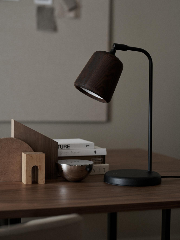 New Works Material bureaulamp gerookt eiken