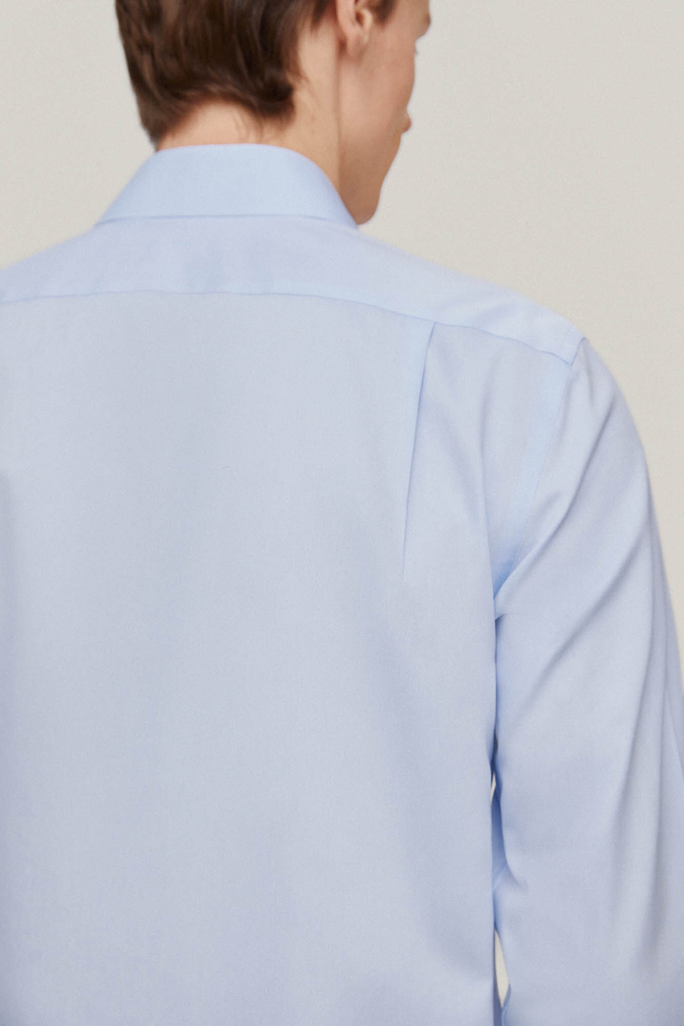 Camisa social lisa com detalhes em ponto ajour, não precisa passar e é resistente a manchas - Azul