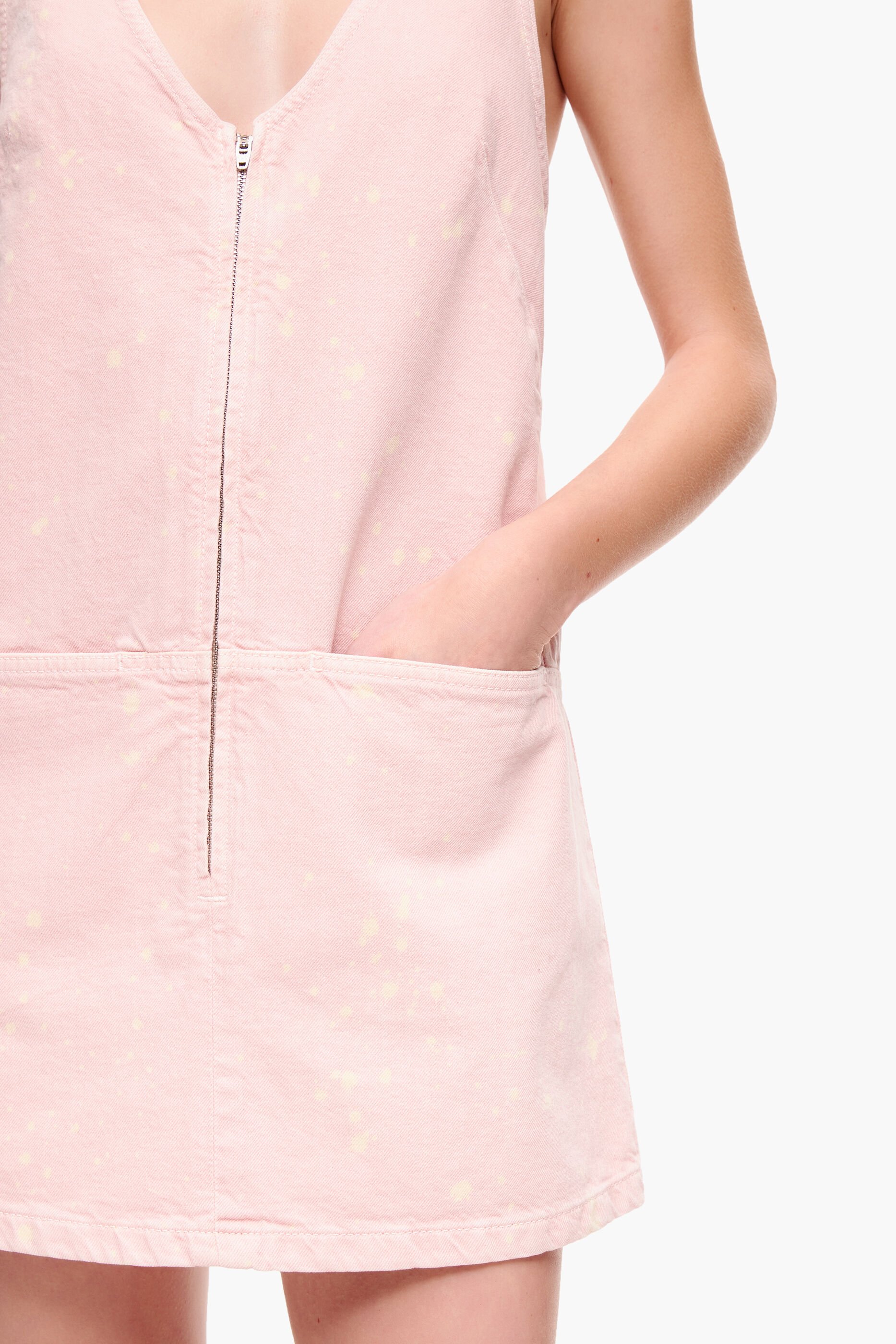 Vestido curto de jeans rosa claro