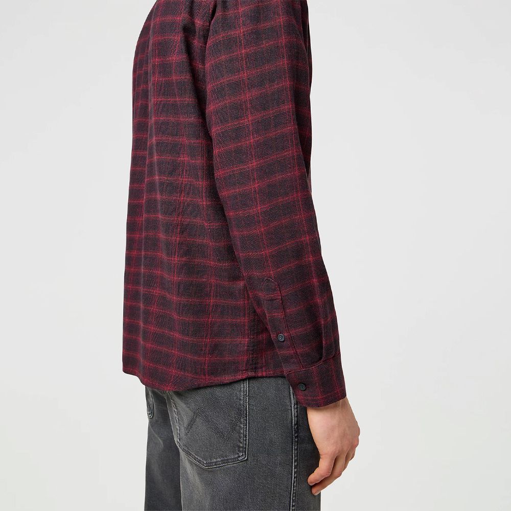 Wrangler mens Relaxed 1 Pocket Flannel Shirt Black Wine
