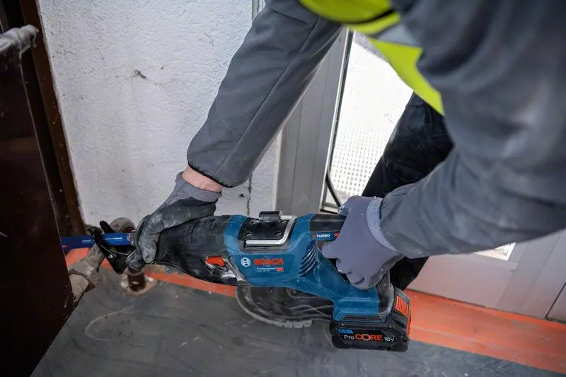 BOSCH COMBI-KIT 4 18V Tool: GSR 18V-90C + GDX 18V-210C + GBH 18V-24C + GSA 18V-28 + 1 4.0 AH battery (PROCORE) + 2 5.5 AH battery (PROCORE) + GAL 1880CV (L)PROFESSIONAL