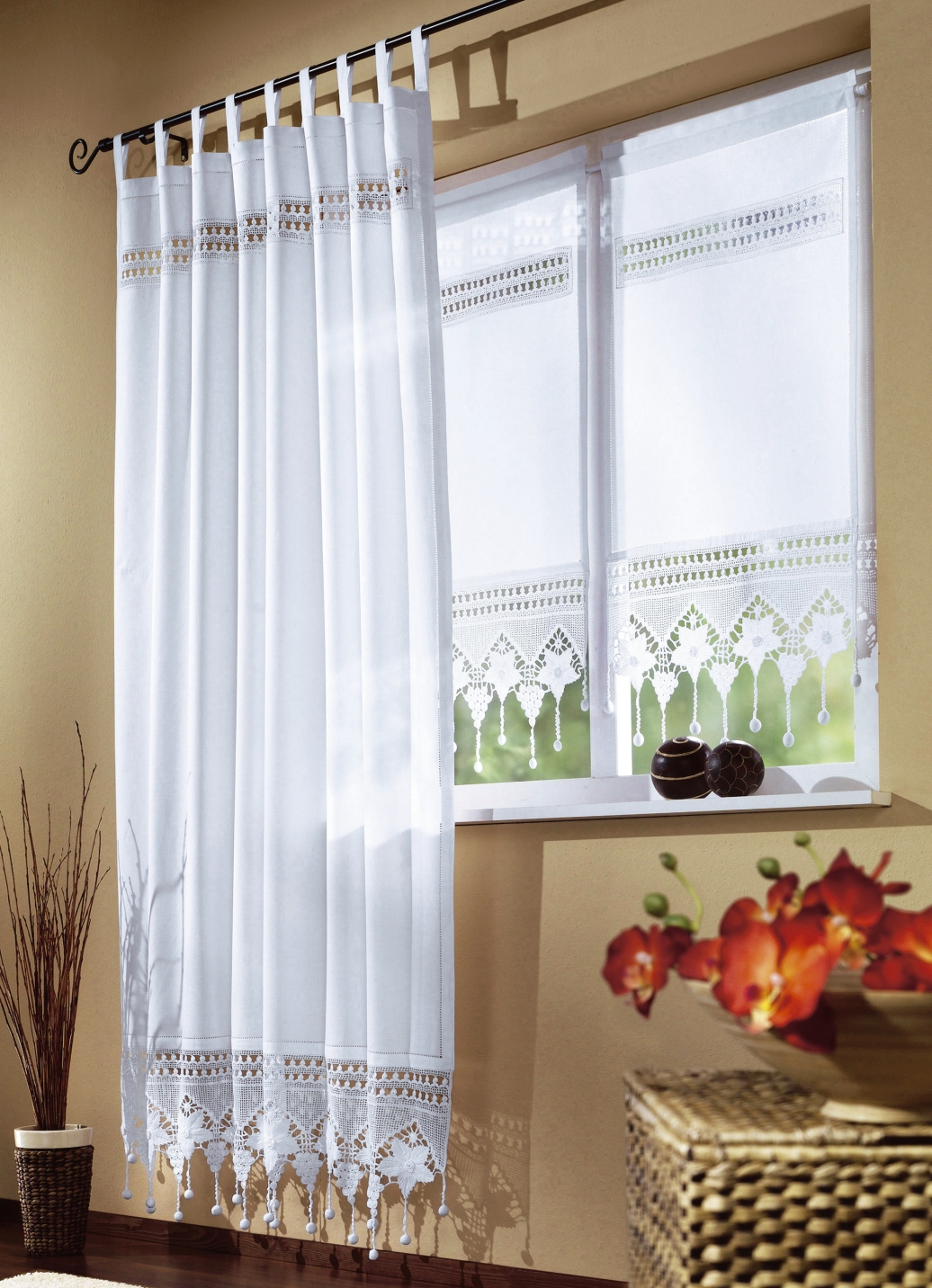 Handgefertigte Fensterdekoration im Landhaus-Stil