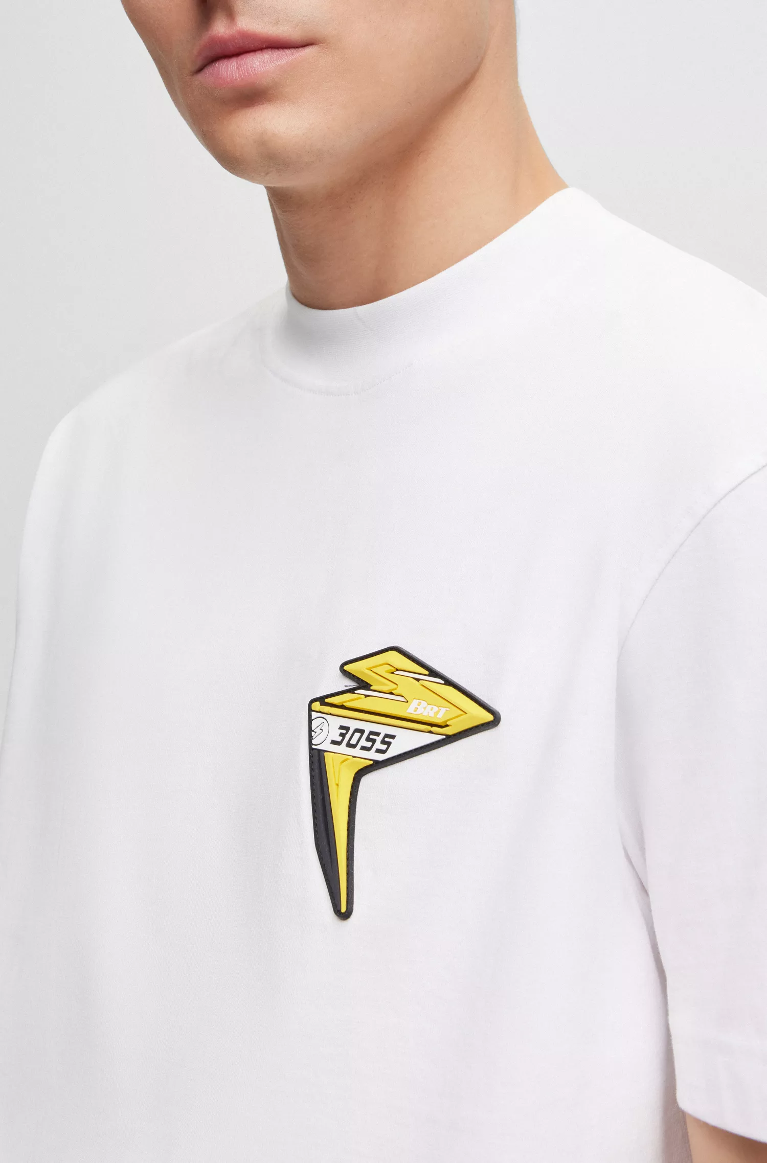 Camiseta BOSS laranja em malha de algodão com patch de logotipo inspirado em corridas.