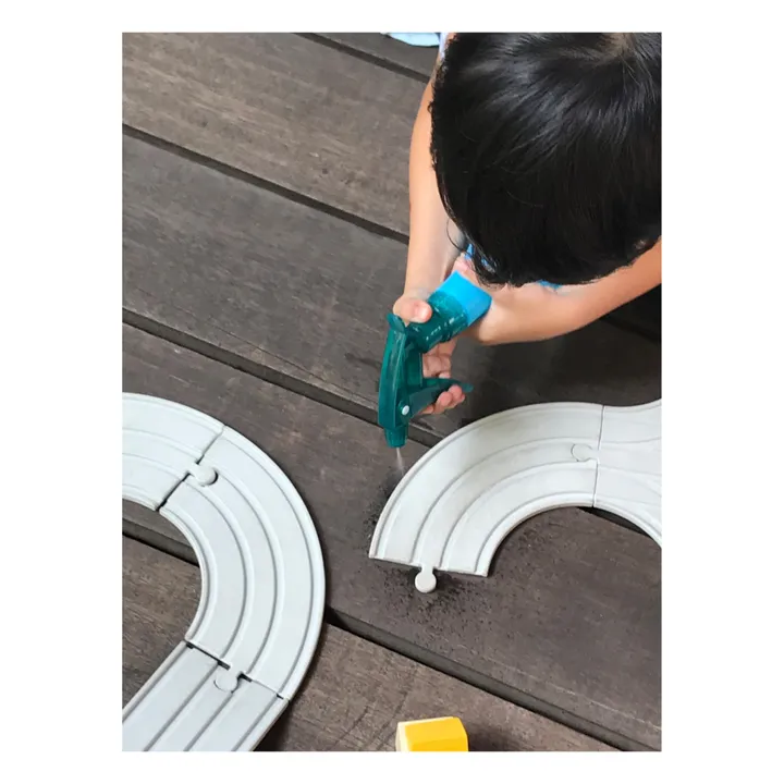 Plan Toys Circuit en caoutchouc naturel et ses accessoires