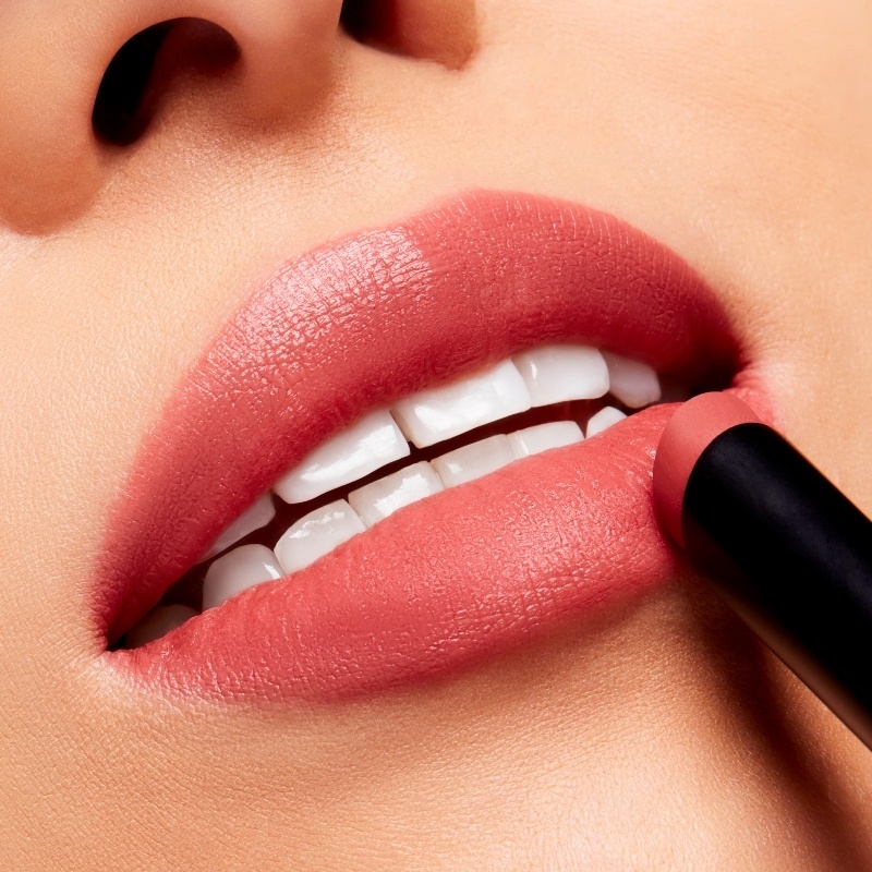 MAC Powder Kiss Velvet Blur Slim Stick 2 gr. - Brickthrough