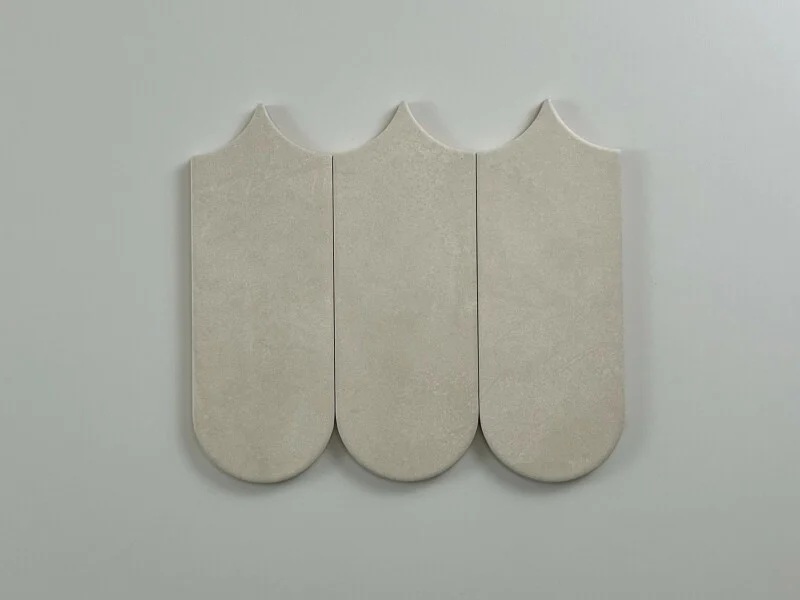 Tegelsample: Jabo Alure wandtegel ivoor visschub 8x21.5cm