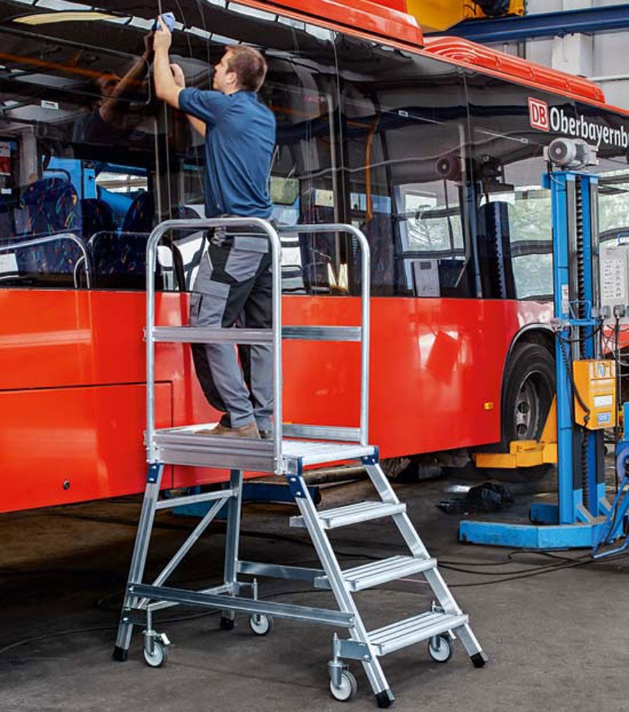 Zarges mobiele bordesladder met 8 stalen roostertreden