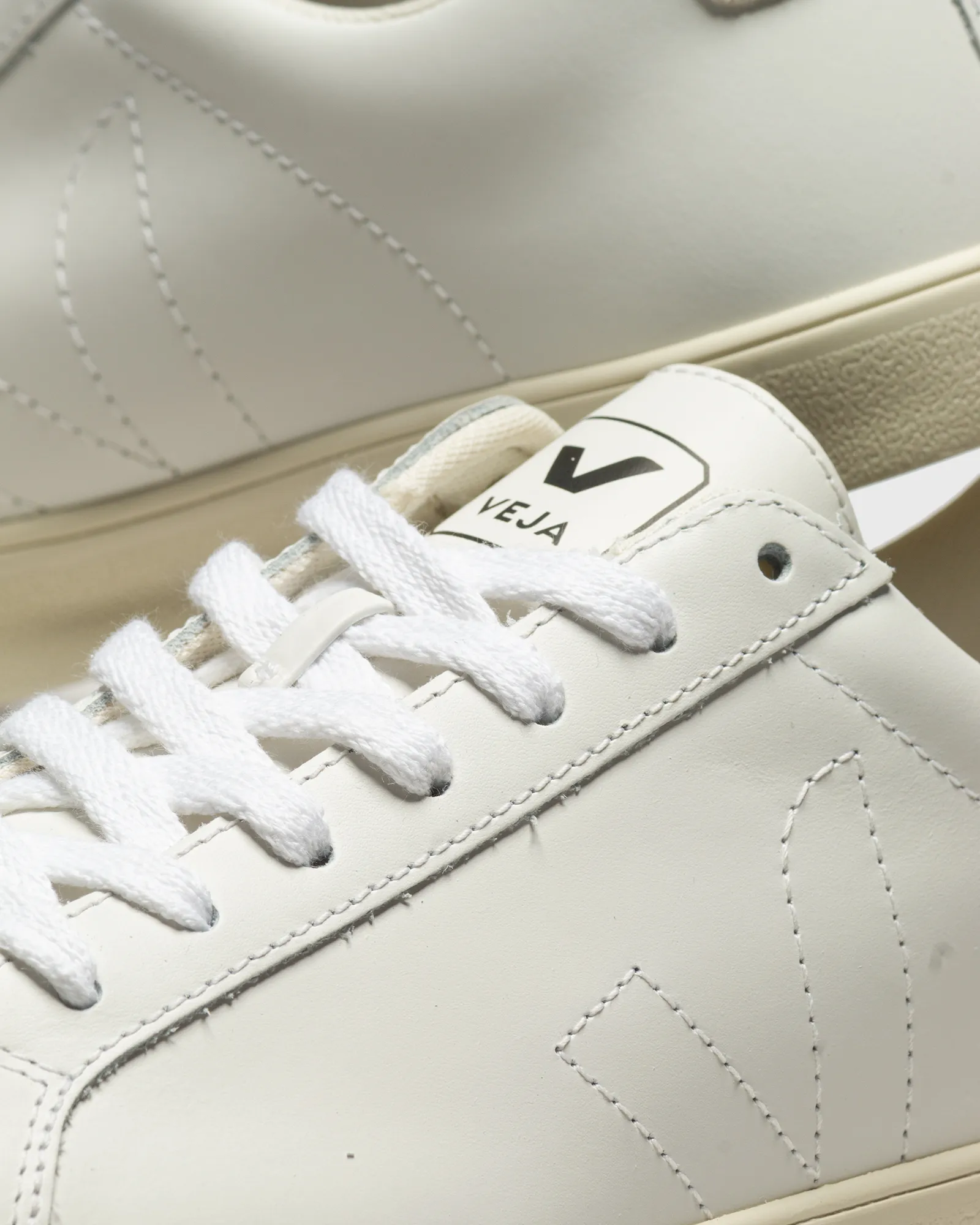 Veja WMNS ESPLAR LEATHER