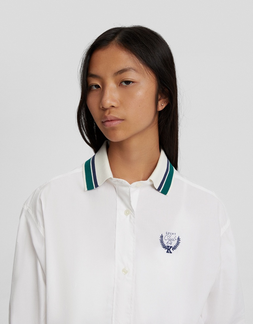 Camisa de popeline estampada de manga comprida com bordado.