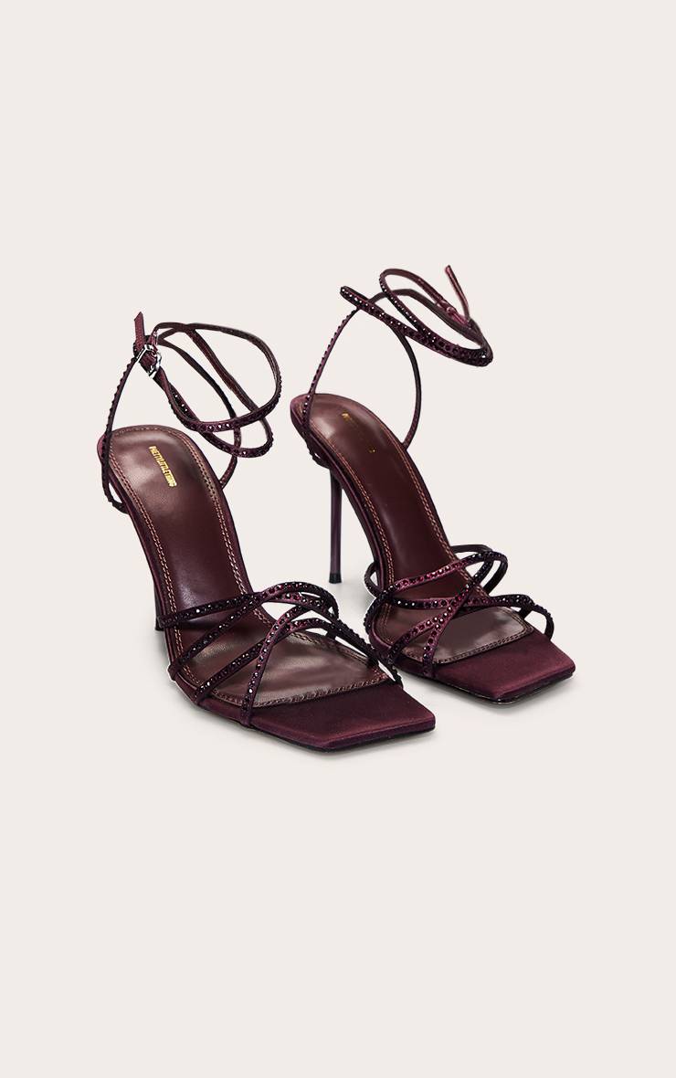 Prune Sandale À Talons Avec Brides Ornées De Strass Thermocollants