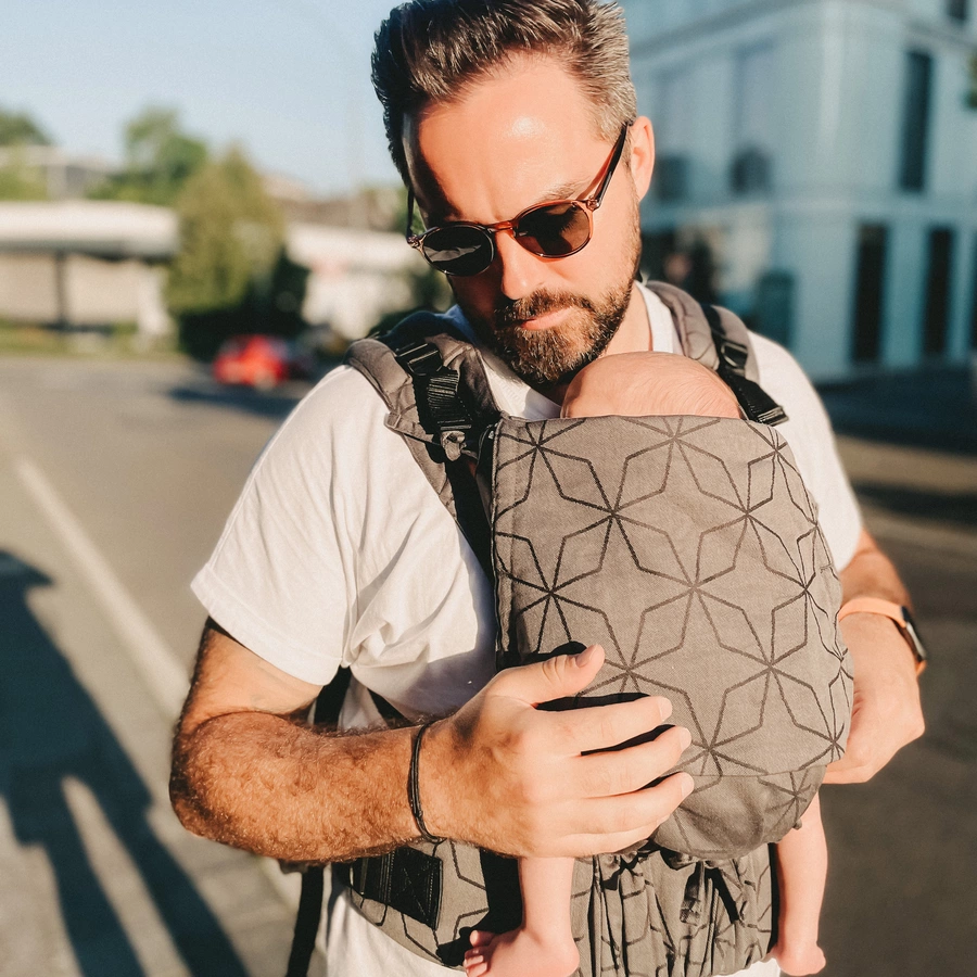 Hoppediz Babytrage Buckle Malmö stone