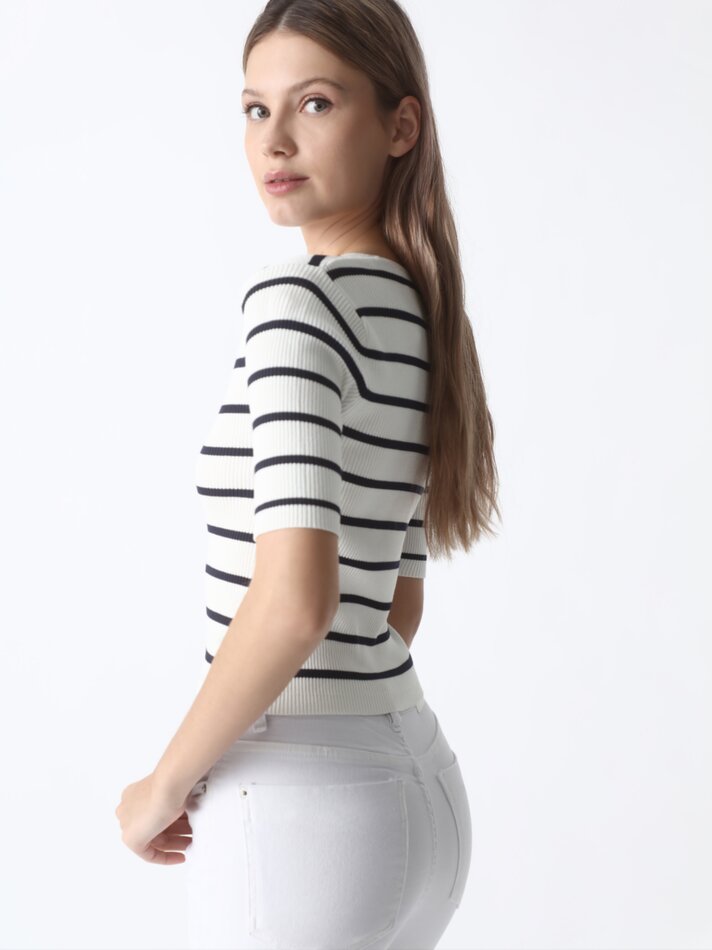 Calça jeans flare curta - Branca