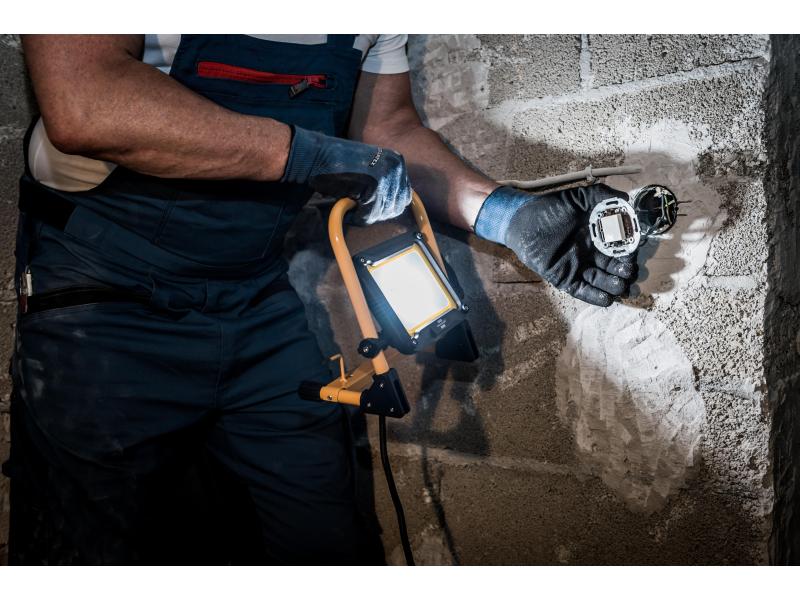 Brennenstuhl Akku Scheinwerfer JARO 2000 M 20 W Mobiler Akku LED Strahler