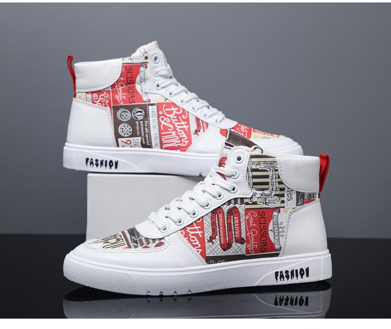 Tanzanite - Hoge sneakers van imitatieleer met vetersluiting en letterprint