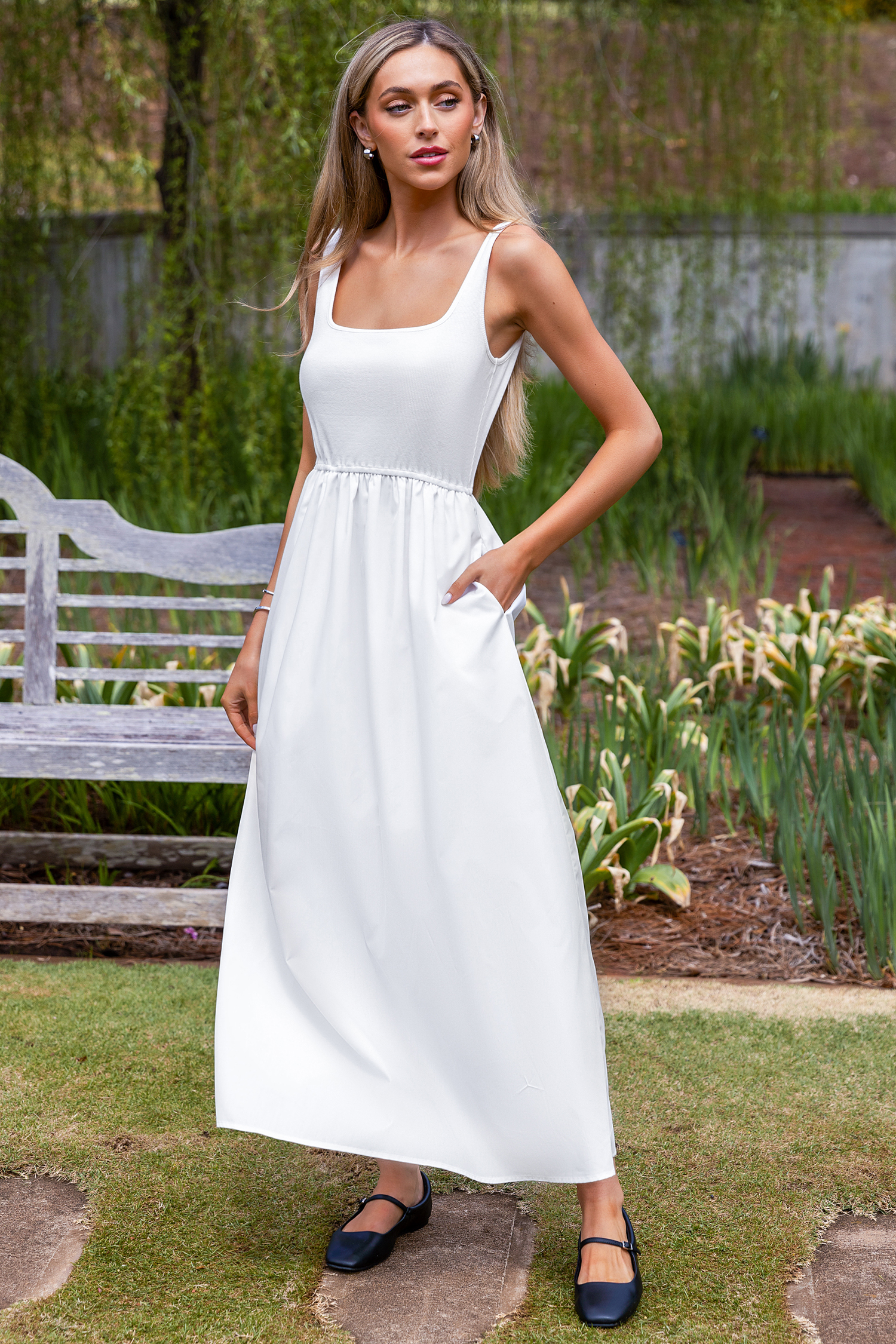 Robe maxi sans manches à col carré blanche