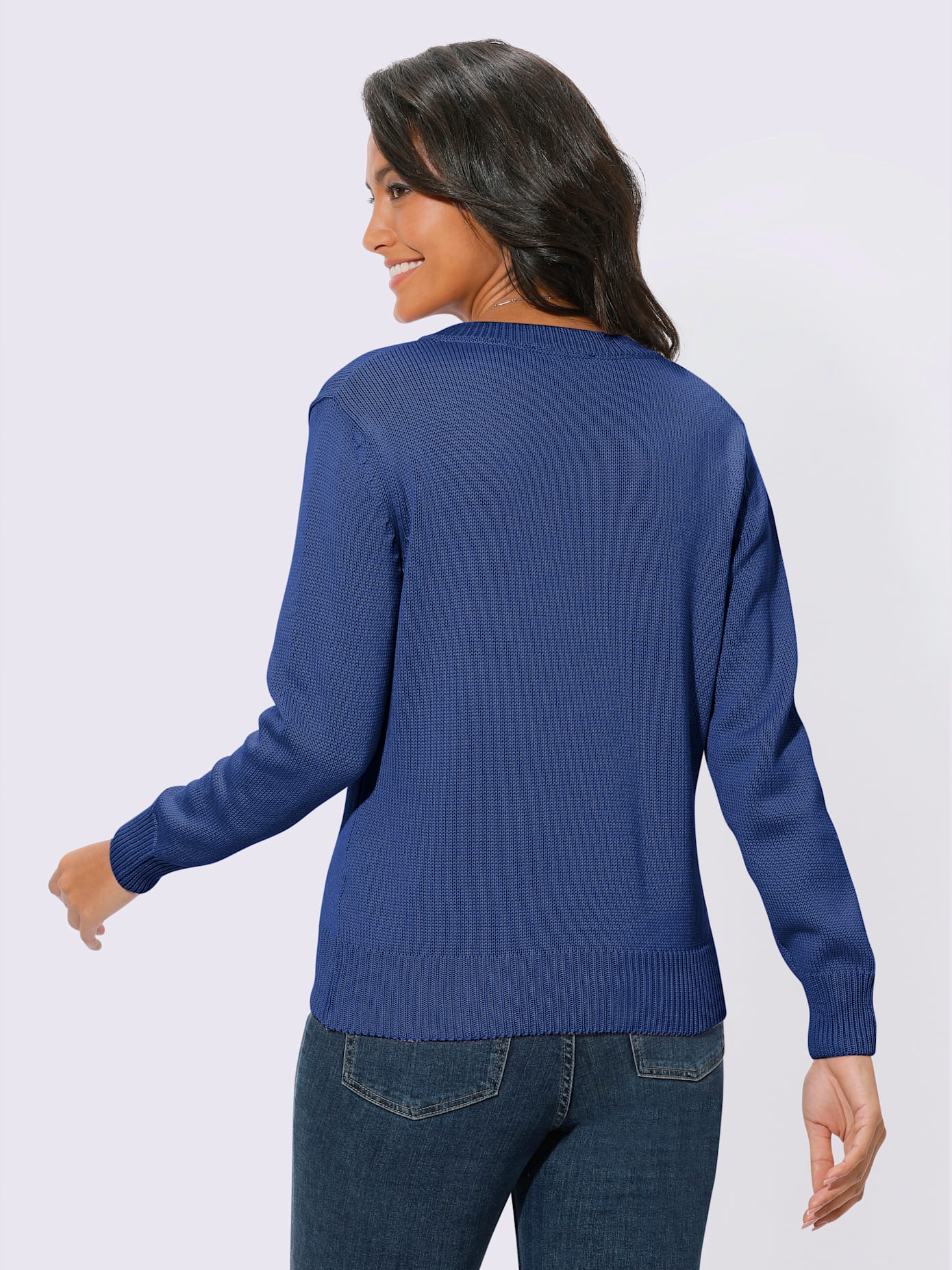Pull femme coupe classique col en v finitions côtelées