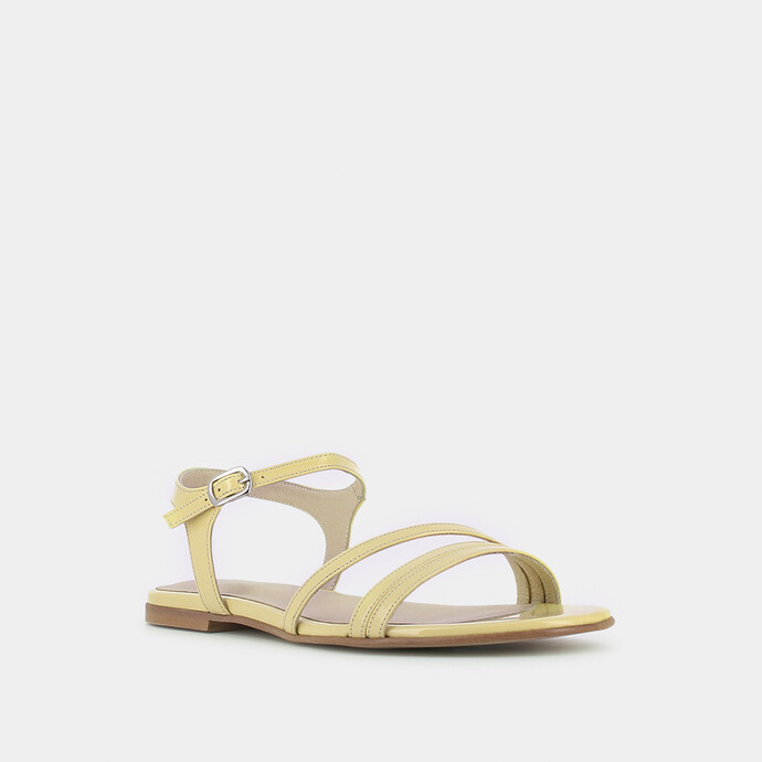 SANDALES À FINES LANIÈRES  En cuir vernis jaune