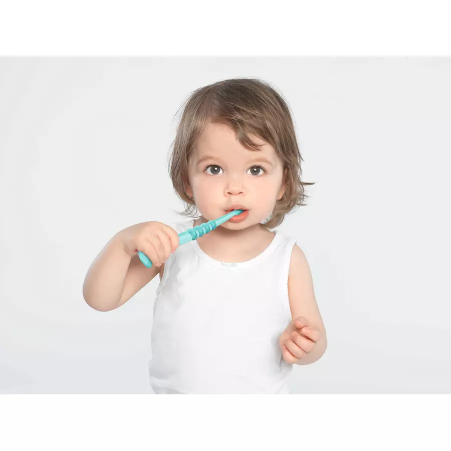 CURAPROX baby Zahnbürste mit 4.260 extra feinen CUREN®-Borsten 0 - 4 Jahre in mintgrün