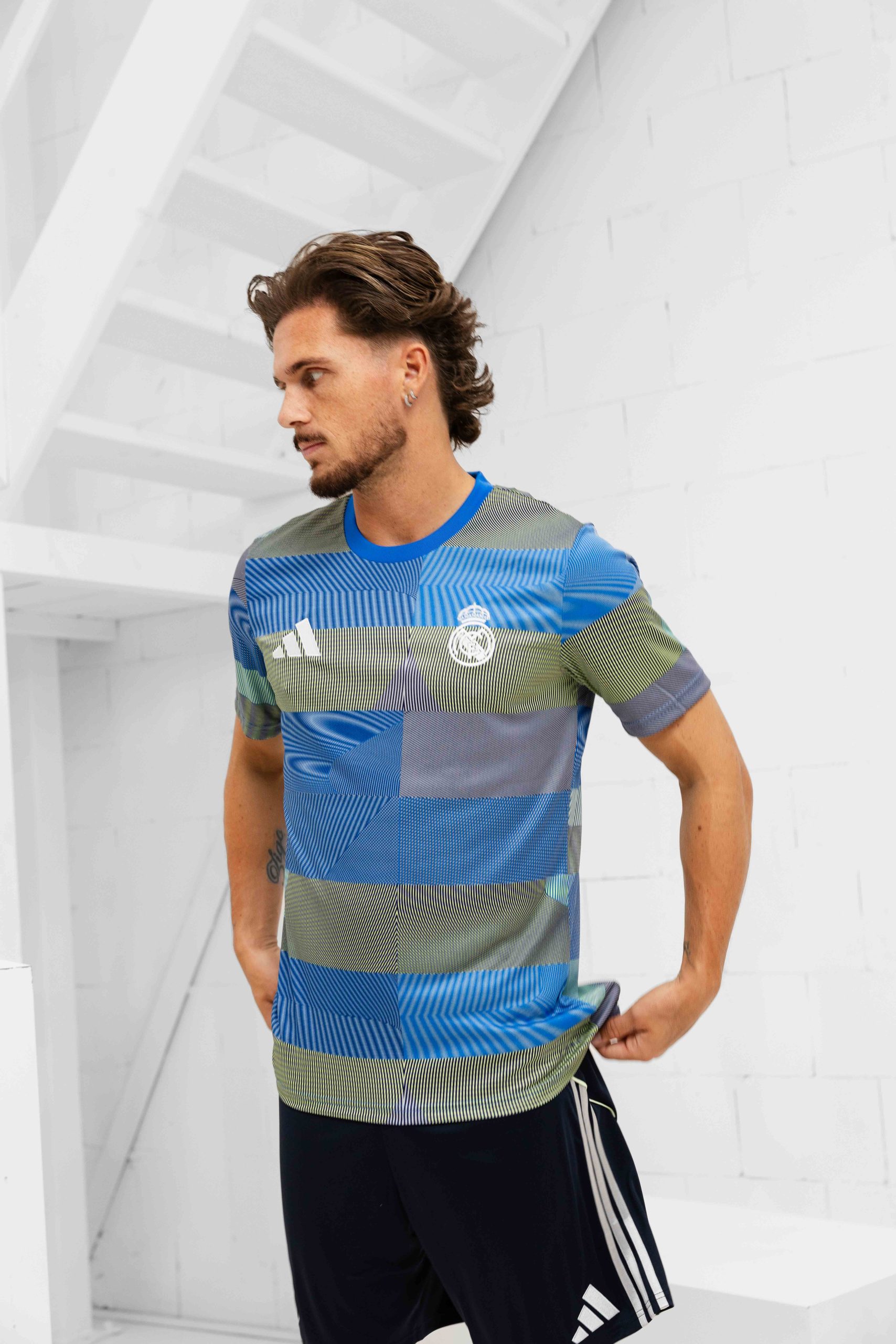 Real Madrid Pre-Match Shirt Senior 2025/2026