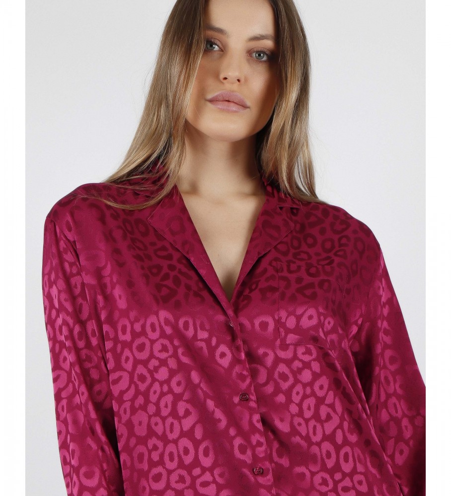 Pijama aberto Admas em cetim com estampa de leopardo bordô