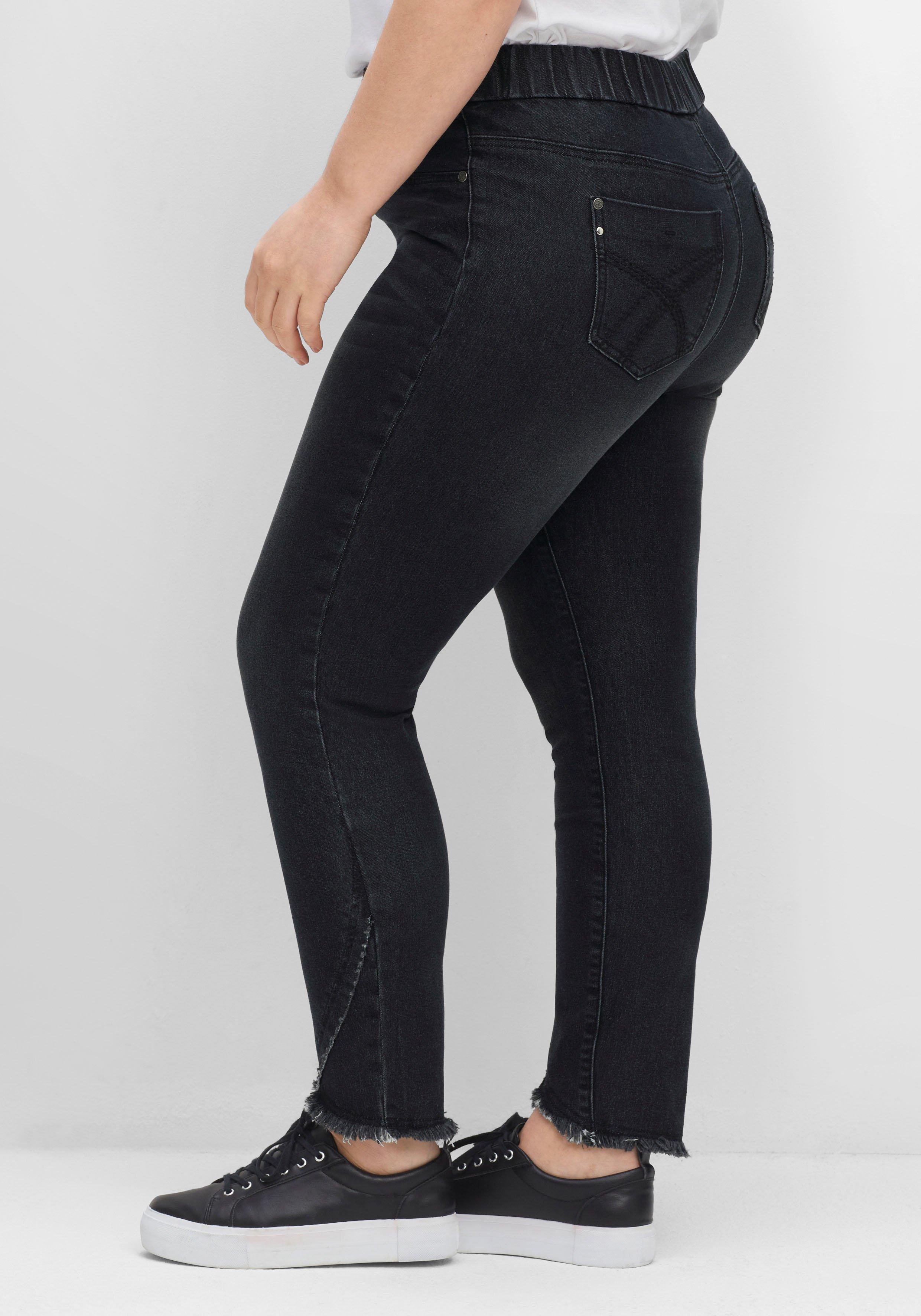 Schmale Jeans mit Gummibund und Fransensaum
