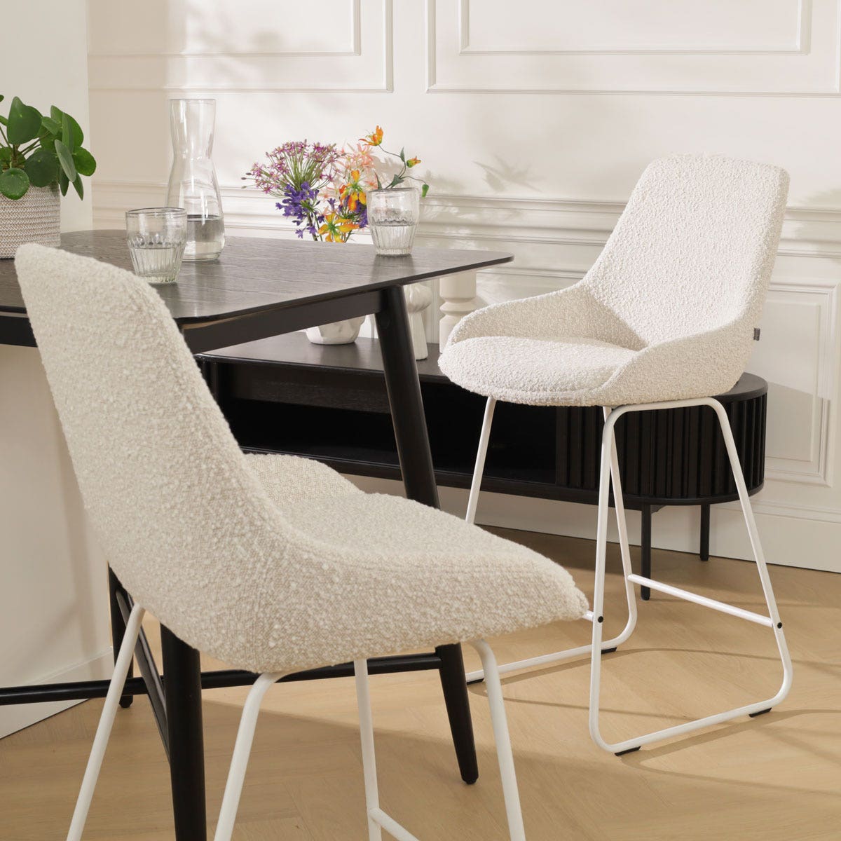 Nolon Nino-Isa Barkruk Bouclé Beige - Stof - Wit Onderstel - 75 cm
