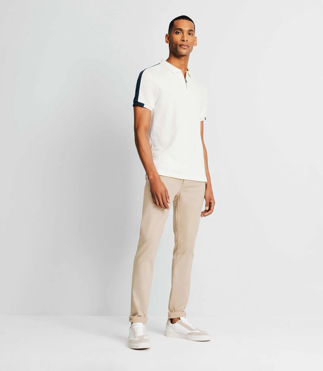 Polo gravé en coton écru