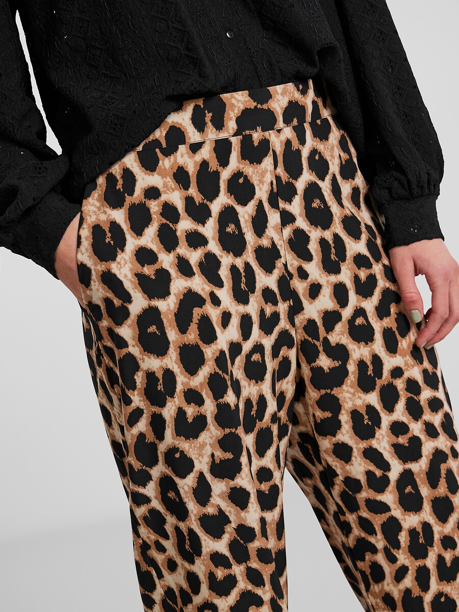 PEÇAS<br>Calças com estampa de leopardo, cintura alta