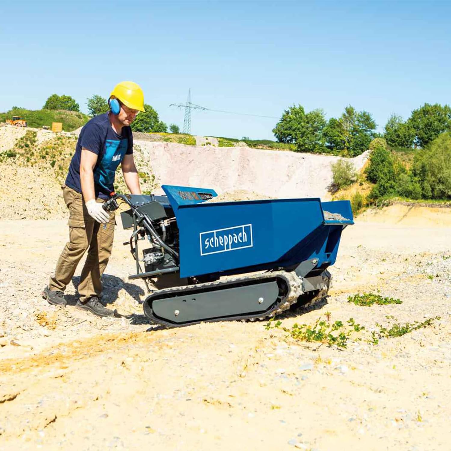 Scheppach Benzin Dumper DP5000 Motorschubkarre Mini Transporter mit Kettenantrieb | 500kg Traglast | 5,6 PS und 196cm³ | 3-Vorwärts-/1-Rückwärtsgang | hydraulischer Kippbehälter – 950 x 680 x 465 mm