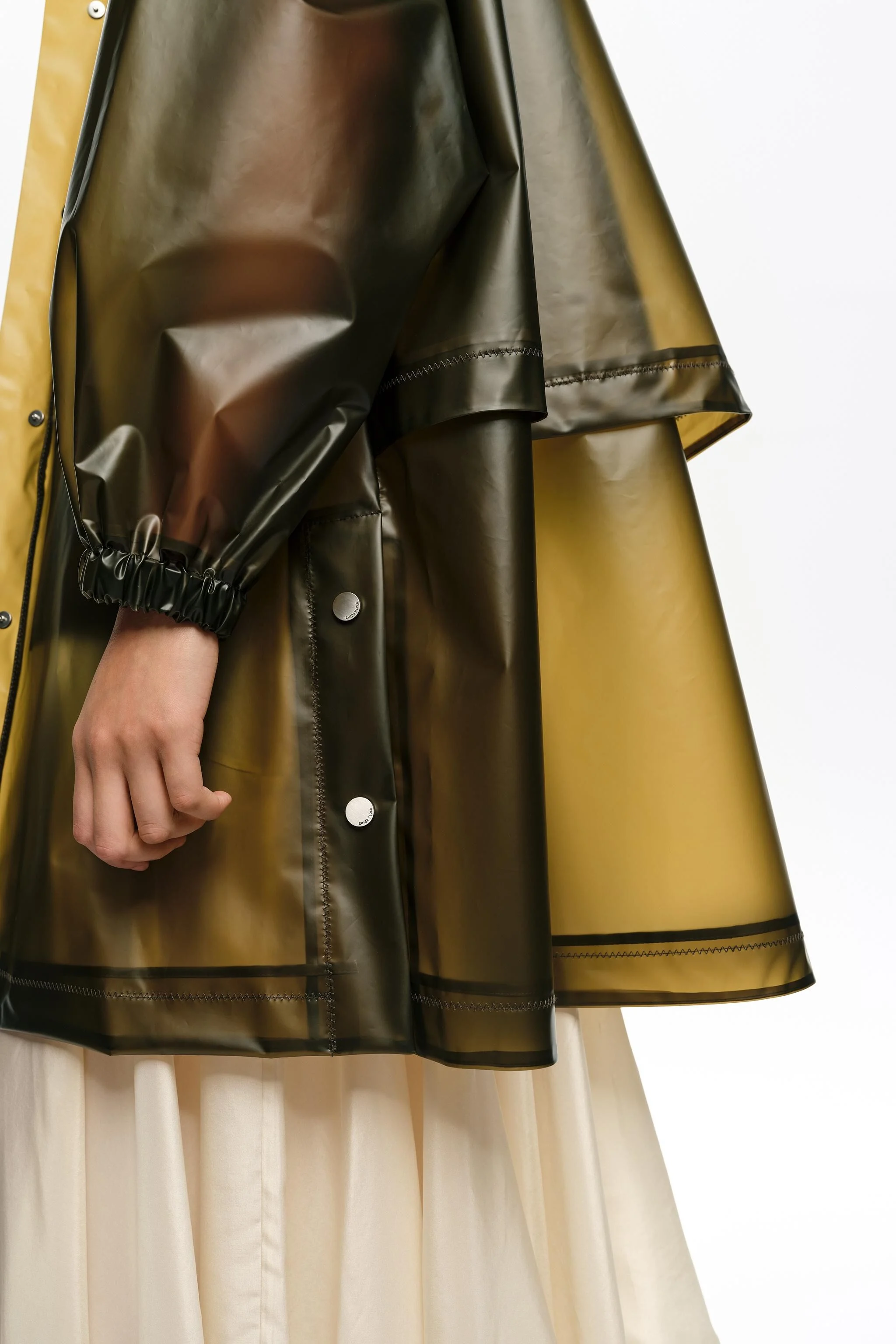 Trench coat transparente em formato A na cor oliva