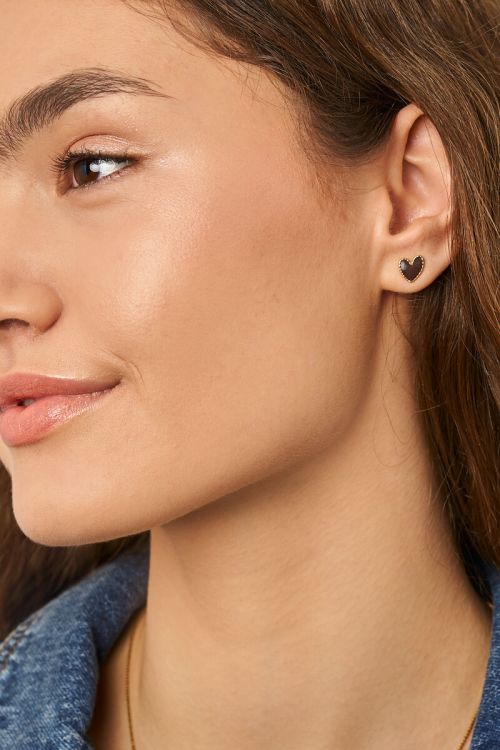 Studs met bruine hartjes