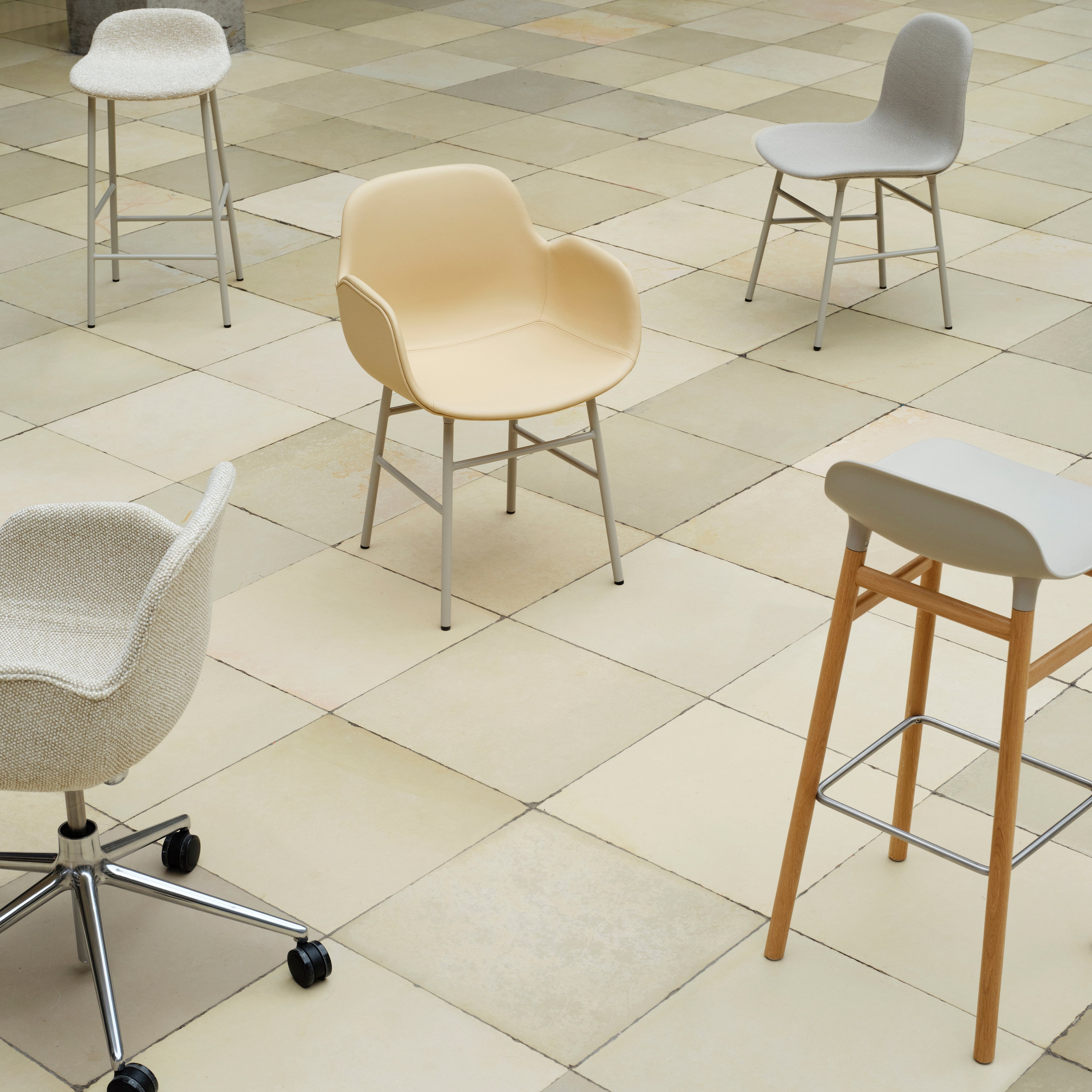 Normann Copenhagen Form Barkruk Low 75 cm - Eiken - Warm Grijs