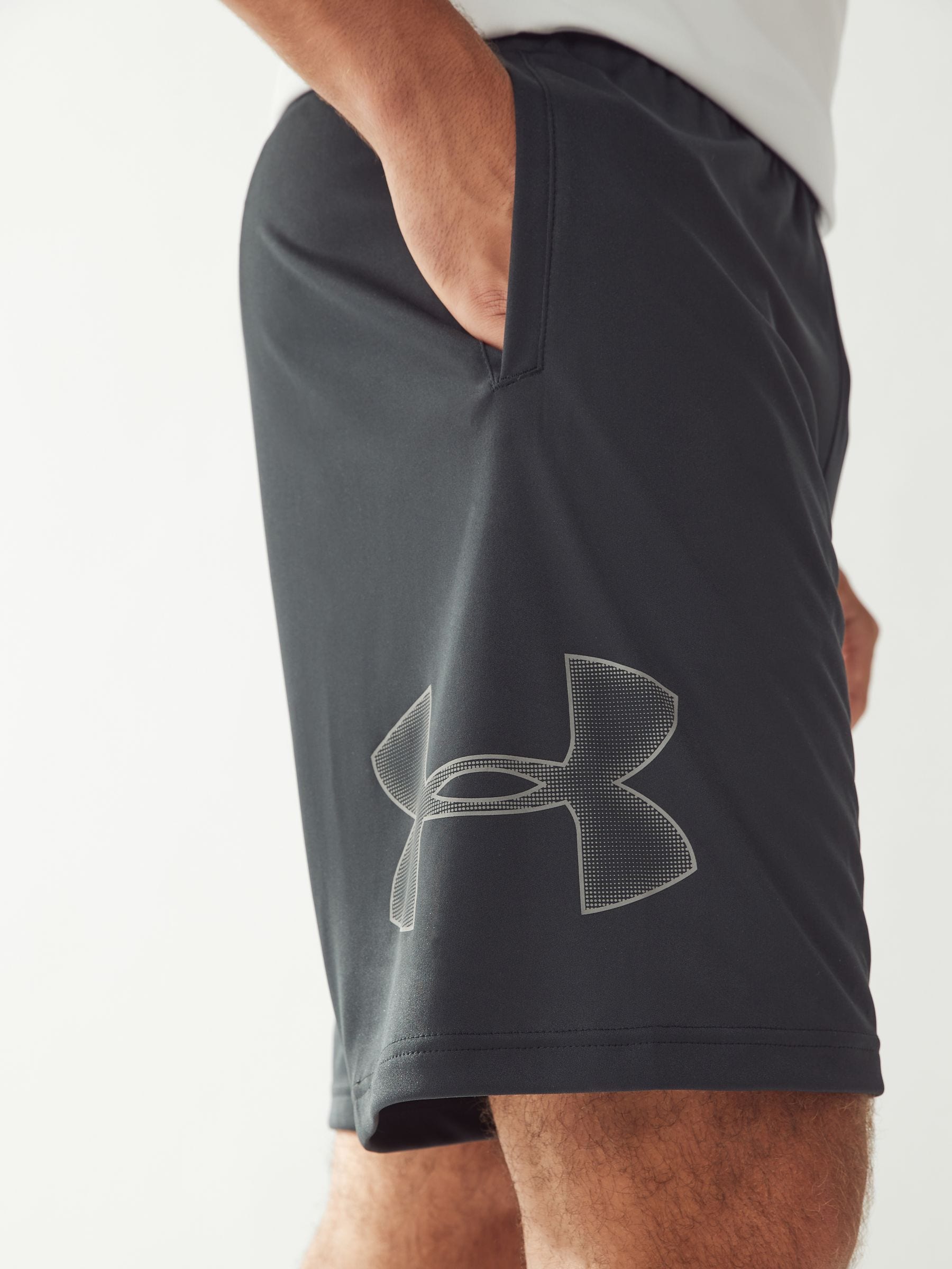 Zwart - Under Armour Tech shorts met grafische print