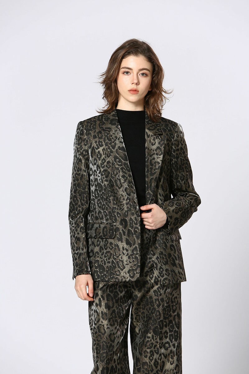 ATÉ BREVE<br>Blazer com estampa de leopardo
