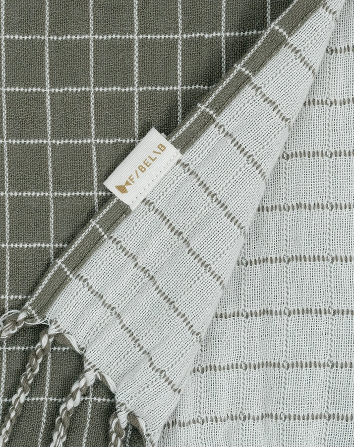 Babydecke GRID (80x110) mit Fransen in olive
