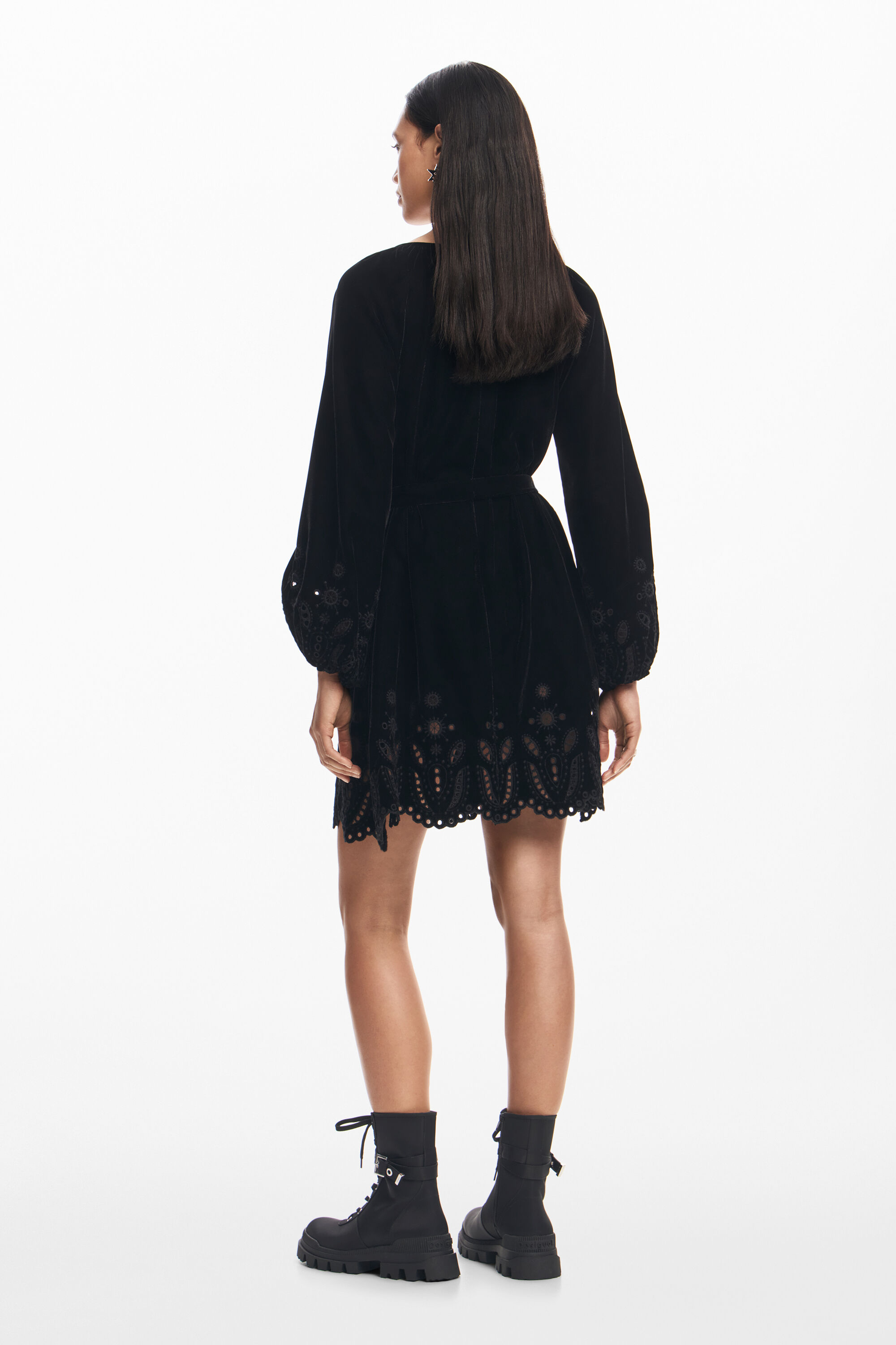 Vestido curto bordado