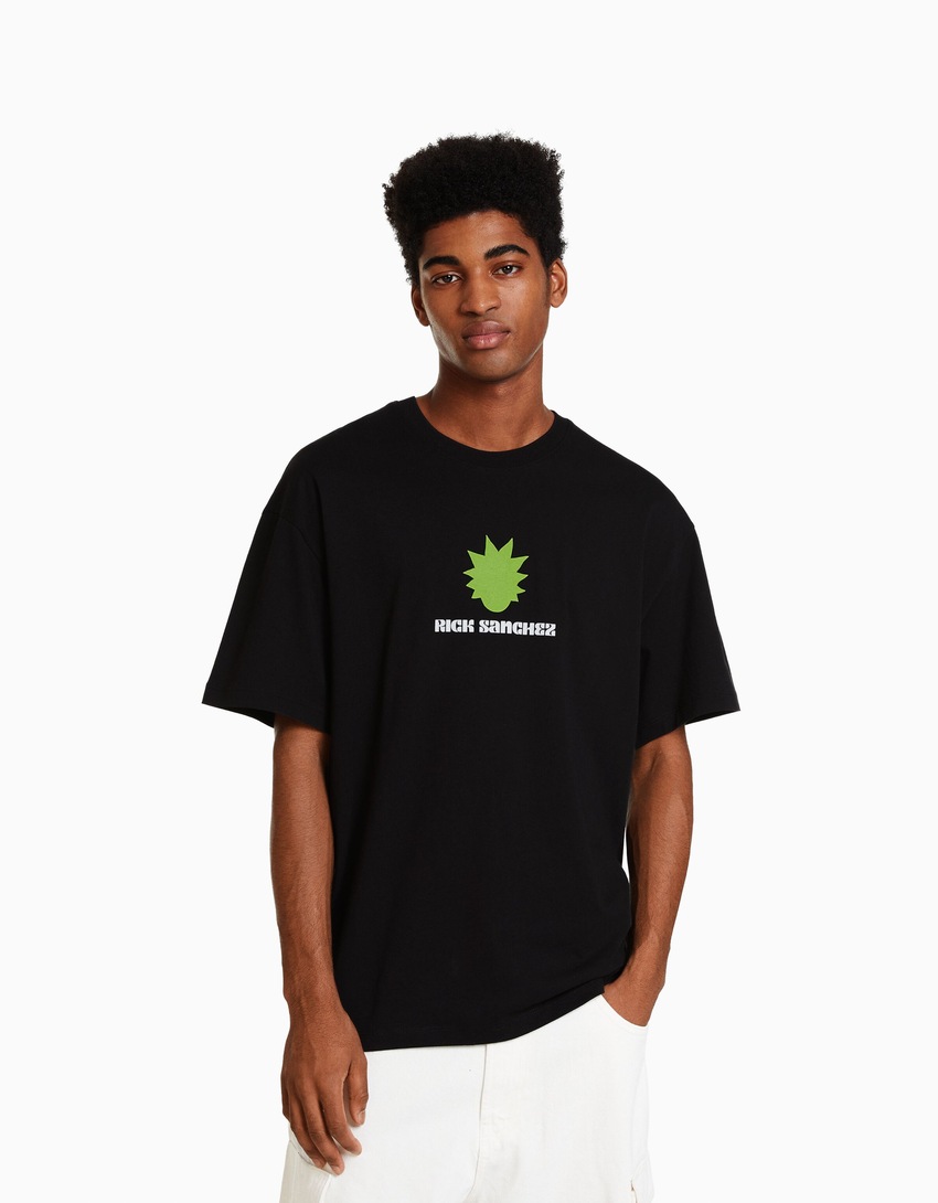 Camiseta de manga curta com estampa Rick & Morty e modelagem quadrada.