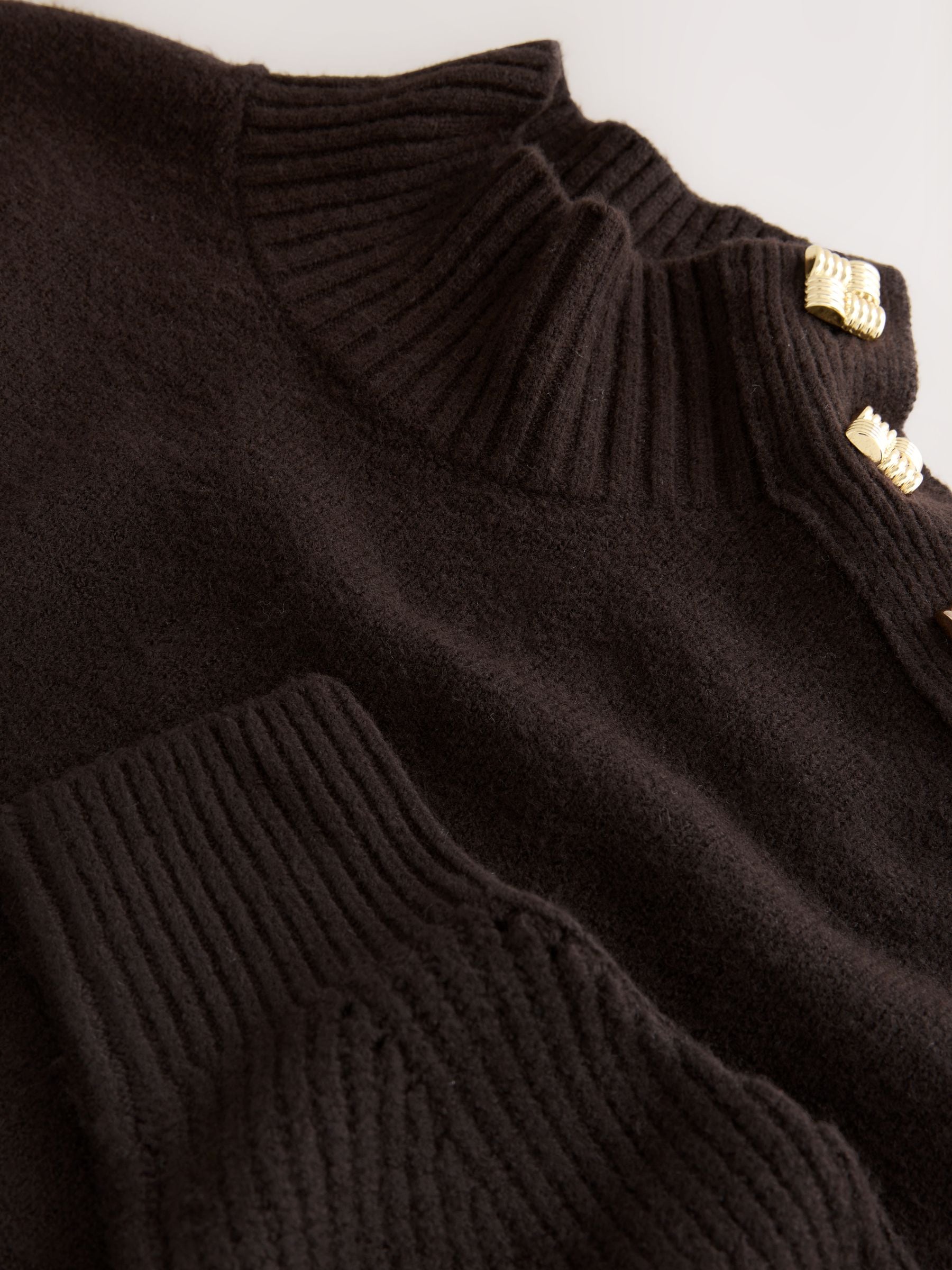 Chocoladebruin - Stand Neck Knitted Midi Jumper Dress